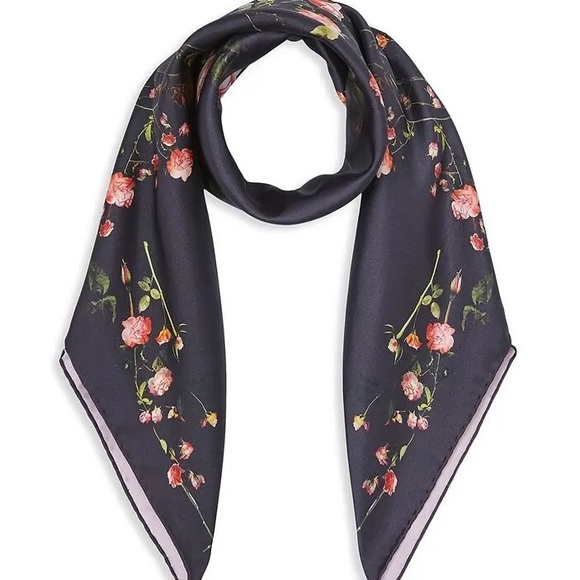 Burberry Italian-woven scarf in silk twill, digitally printed English roses. - Picture 2 of 6